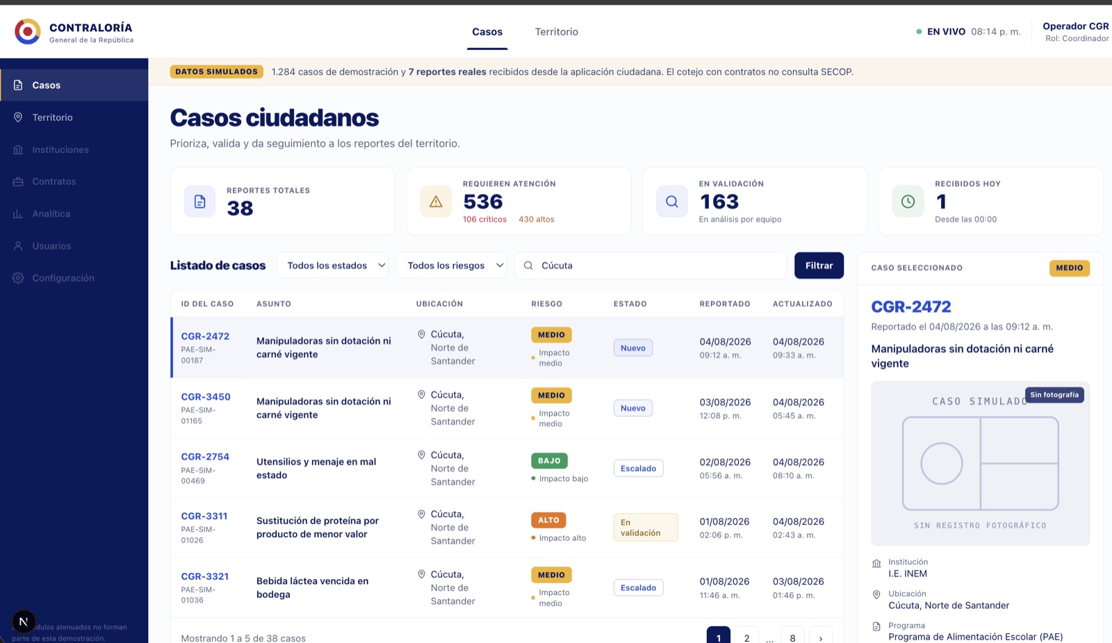 La plataforma marca con etiquetas los datos simulados y los casos de demostración, separados de los reportes reales