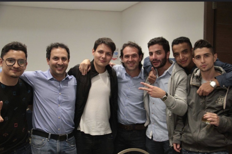 El equipo de la campaña digital celebrando la victoria de Federico Gutiérrez la noche del 25 de octubre de 2015